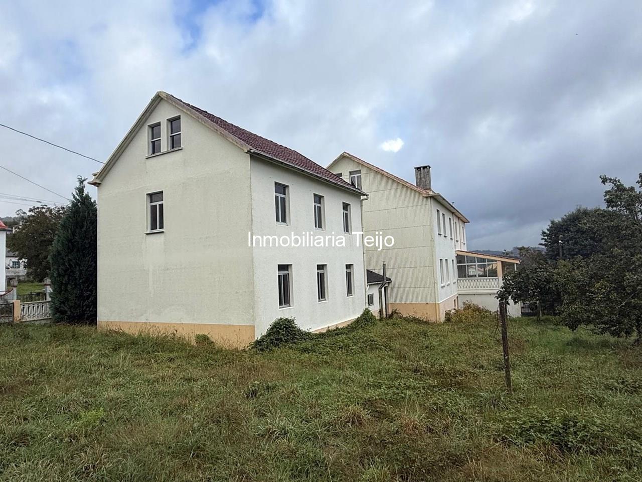 Foto 1 SE VENDEN DOS CASAS CON FINCA EN PEDROSO